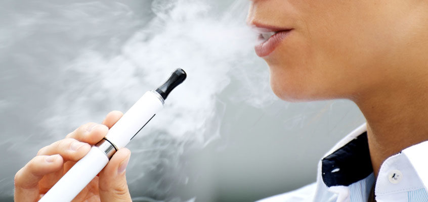 Raport: e-papierosy szkodzą, ale mniej niż tradycyjne