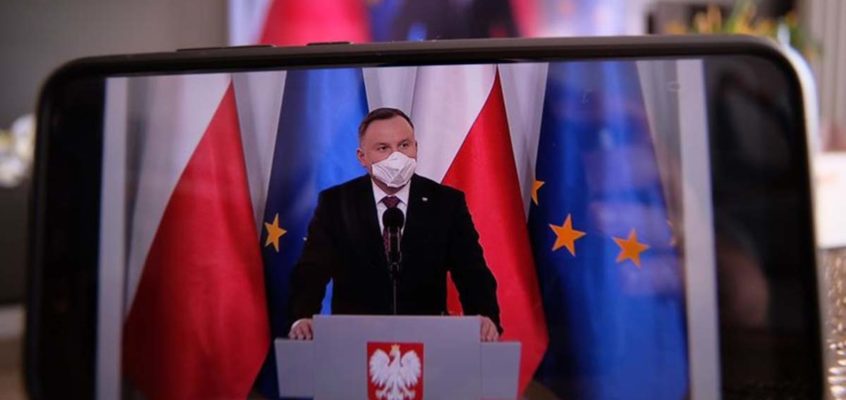 Prezydent Andrzej Duda: Maseczki muszą być powszechnie dostępne