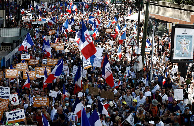 Francja i Włochy pogrążone w protestach. Tłumy wyszły na ulice.