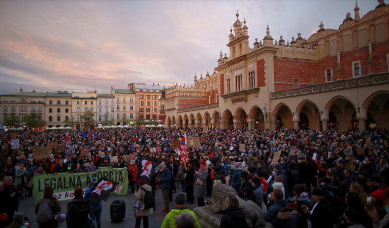 „Ani jednej więcej”. Kraków, Katowice: Protesty po śmierci 30-letniej Izy