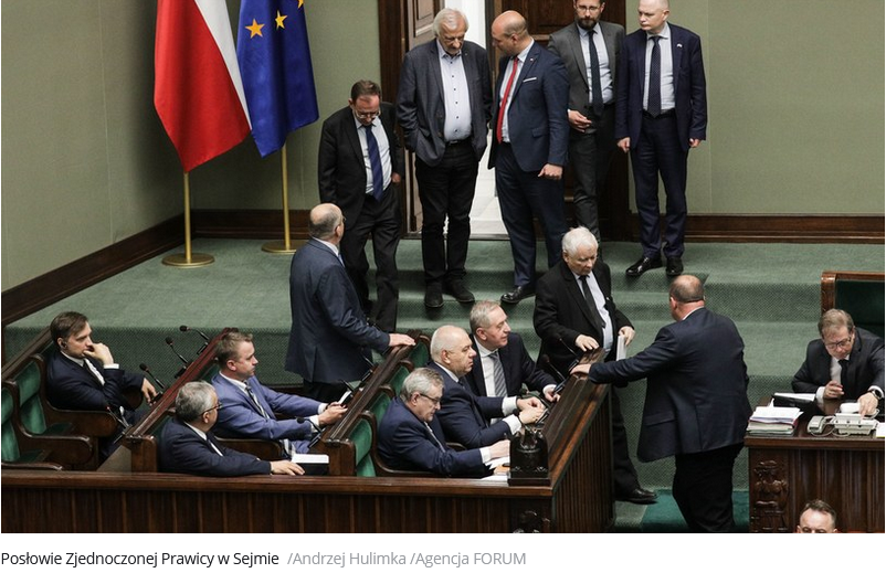 Grupa posłów PiS rozważa rezygnację z członkostwa w partii