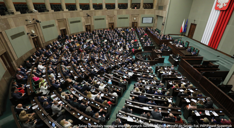 Zakaz sprzedaży energetyków nieletnim. Przepisy już w Sejmie. Zakładają nawet pół miliona zł kary