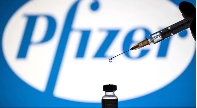 Pfizer pozwany. Zarzut? Ukryte skutki szczepionki COVID-19