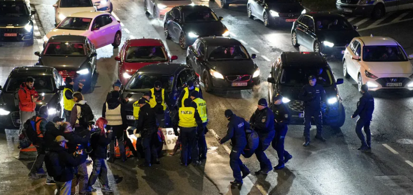 Wisłostrada odblokowana. Policja spisuje aktywistów